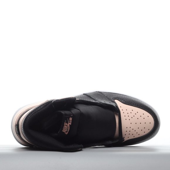 Jordan 1 Retro High Black Crimson Tint - Picture 3 of 9